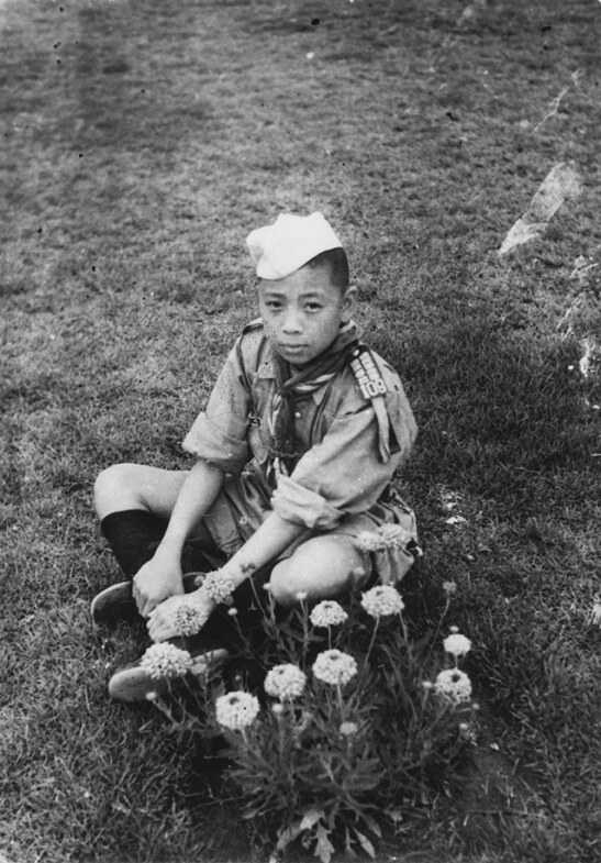 霍剛青少年時期黑白照，1948 年